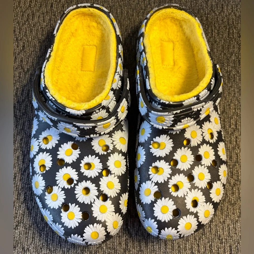 Crocs Classic Lined Vacay Vibes Clog - Black/Daisy Men’s Size 12